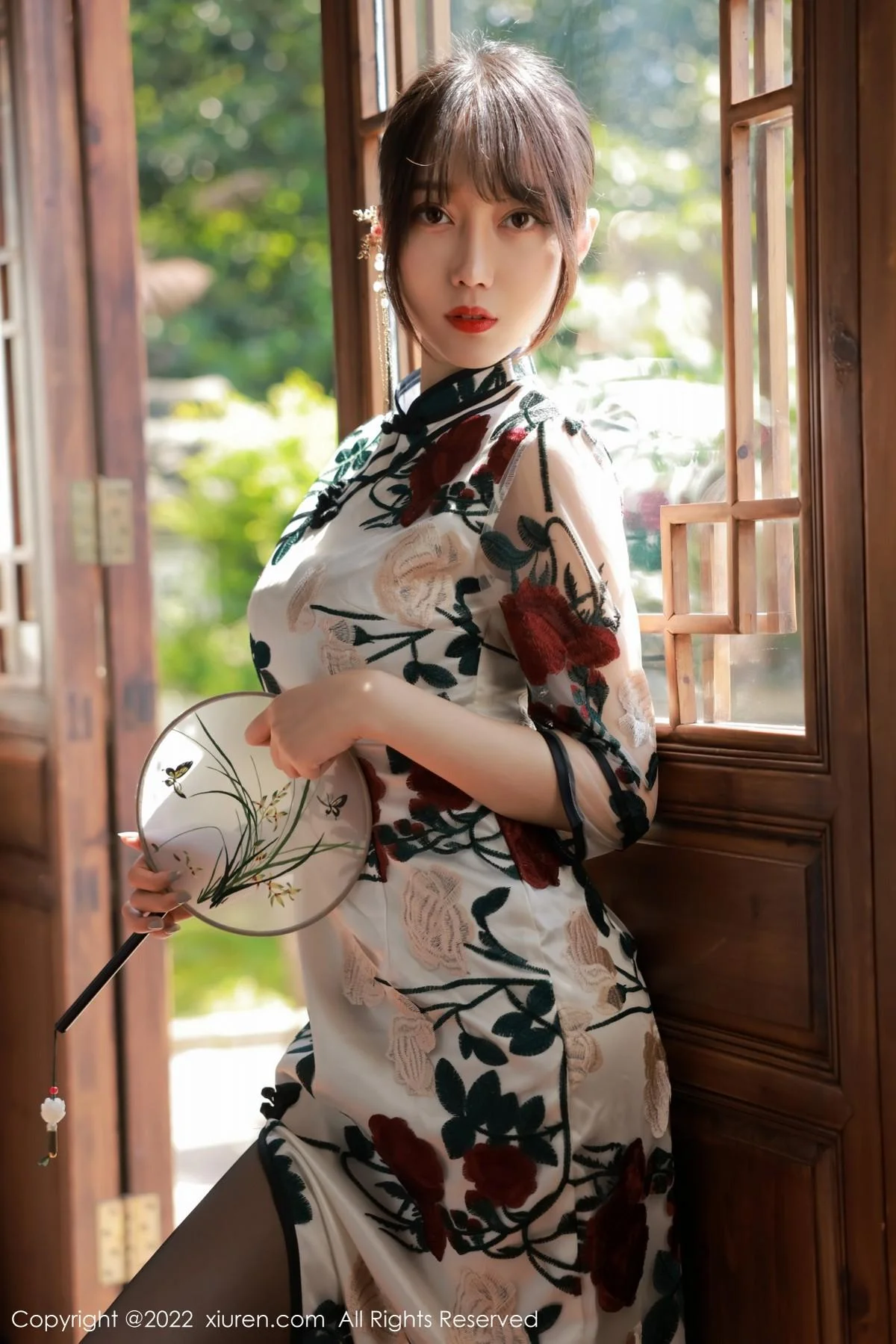 玥儿玥er澳门旅拍半脱露黑色轻透内衣配超薄黑丝绝美写真 第 11 张