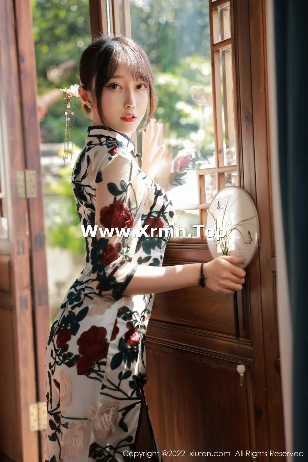 玥儿玥er澳门旅拍半脱露黑色轻透内衣配超薄黑丝绝美写真 第 12 张