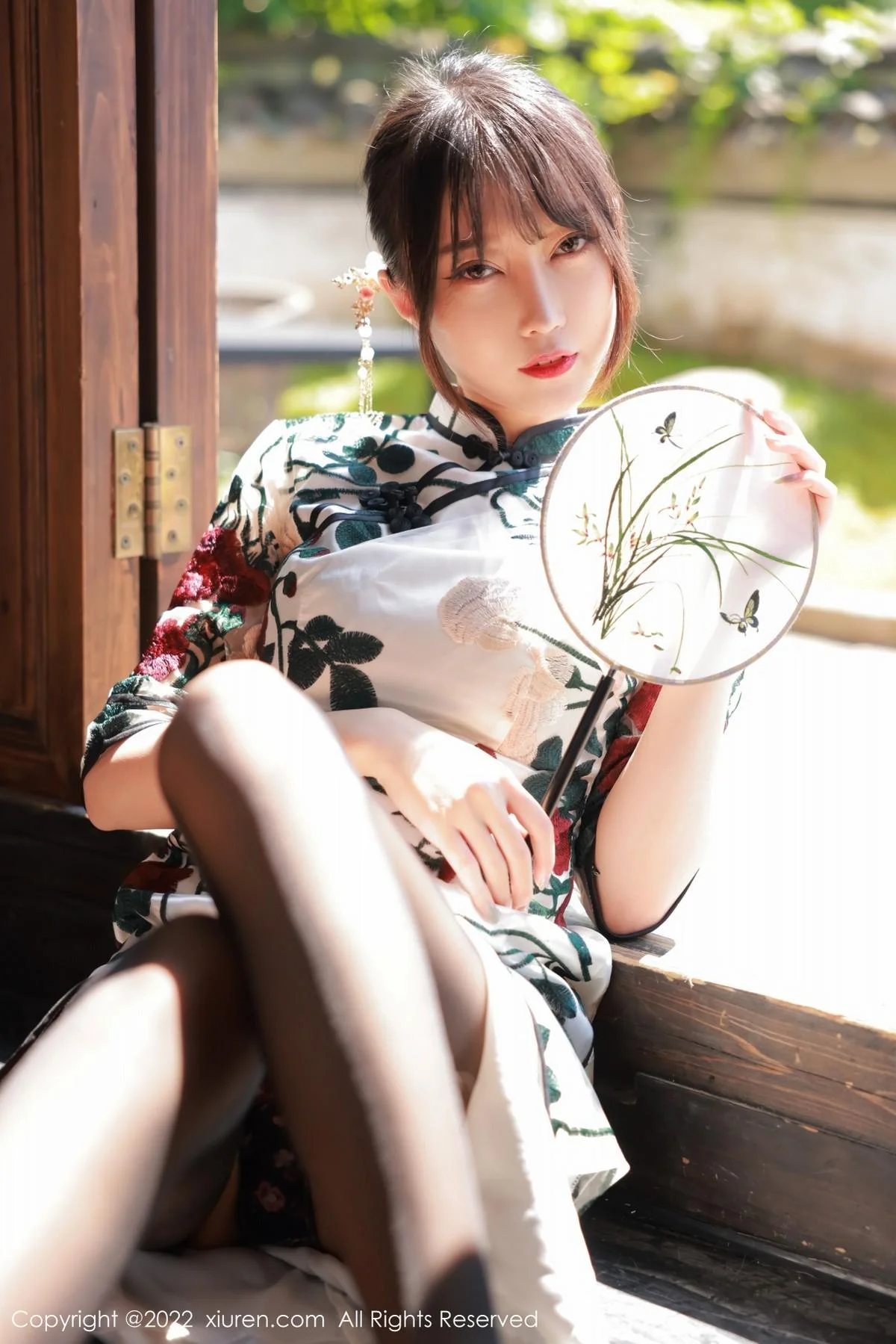 玥儿玥er澳门旅拍半脱露黑色轻透内衣配超薄黑丝绝美写真 第 23 张