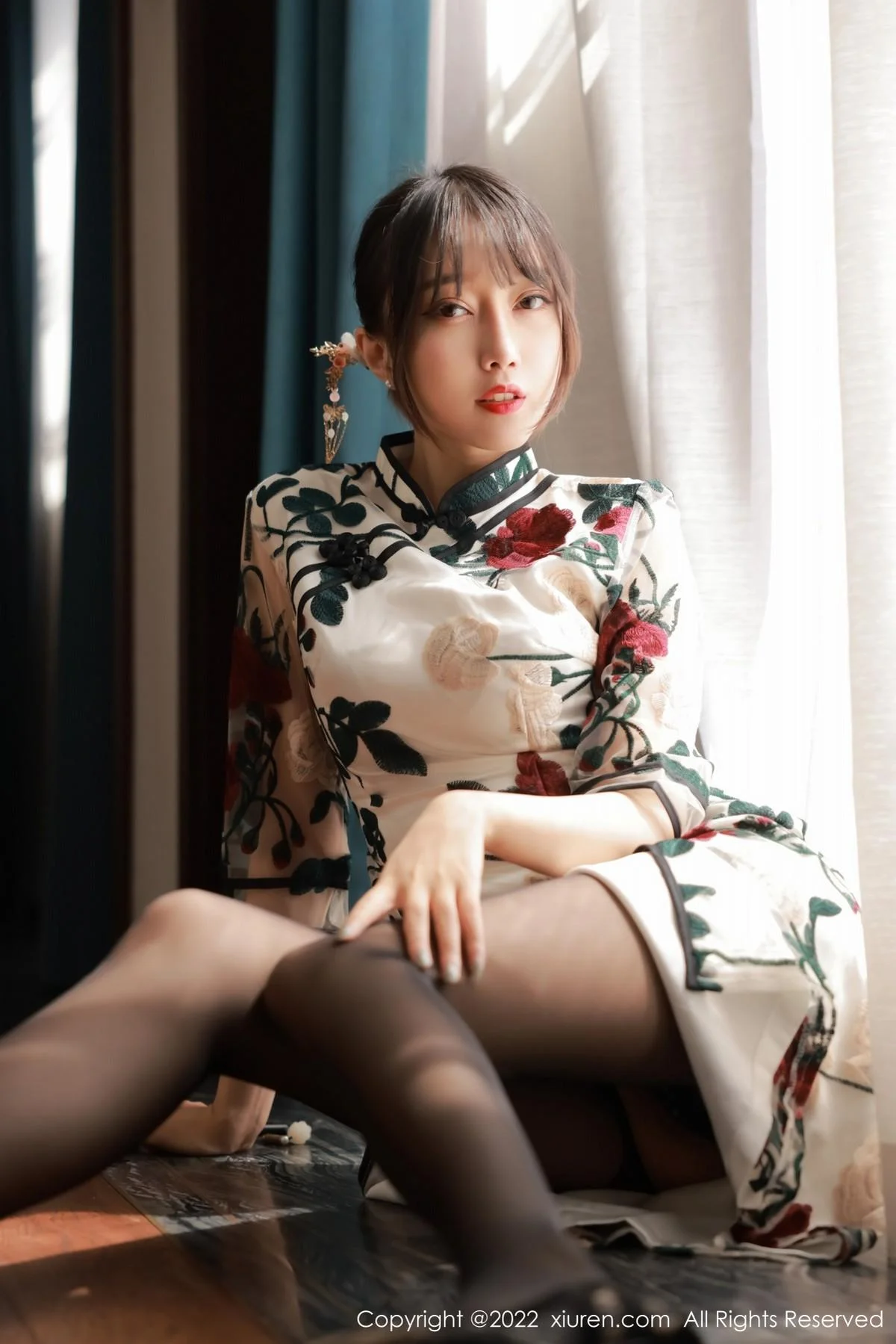 玥儿玥er澳门旅拍半脱露黑色轻透内衣配超薄黑丝绝美写真 第 26 张