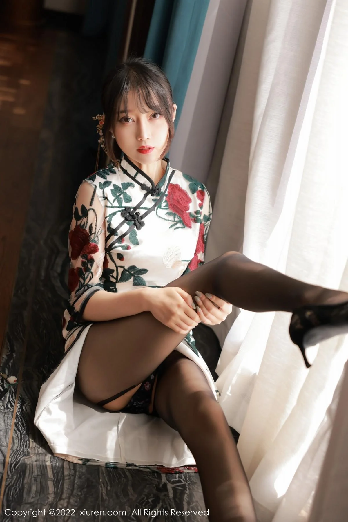 玥儿玥er澳门旅拍半脱露黑色轻透内衣配超薄黑丝绝美写真 第 29 张
