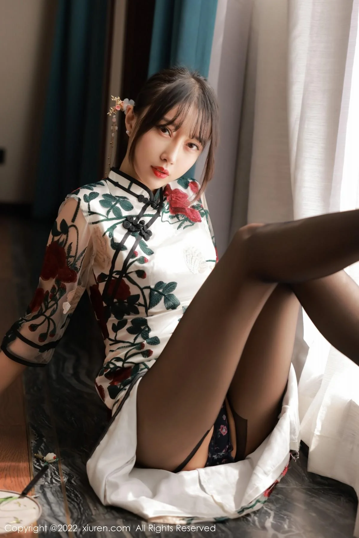 玥儿玥er澳门旅拍半脱露黑色轻透内衣配超薄黑丝绝美写真 第 30 张