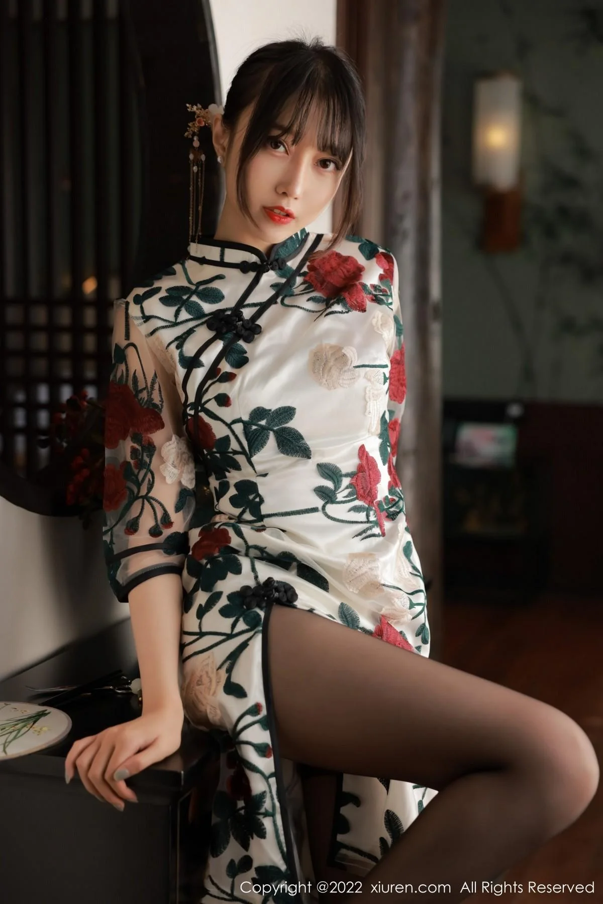 玥儿玥er澳门旅拍半脱露黑色轻透内衣配超薄黑丝绝美写真 第 36 张