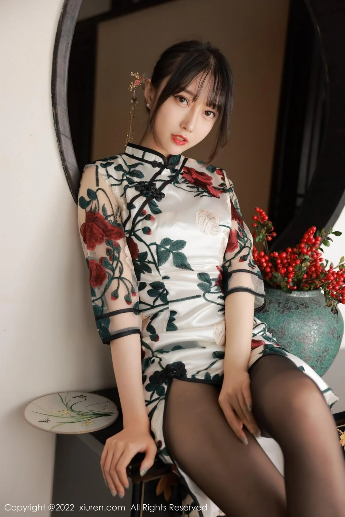 玥儿玥er澳门旅拍半脱露黑色轻透内衣配超薄黑丝绝美写真 第 37 张