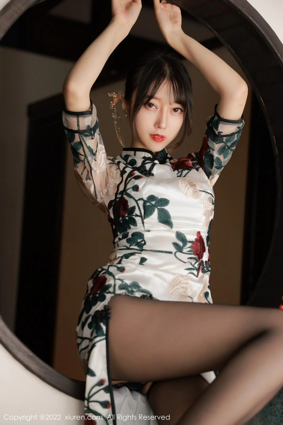玥儿玥er澳门旅拍半脱露黑色轻透内衣配超薄黑丝绝美写真 第 41 张