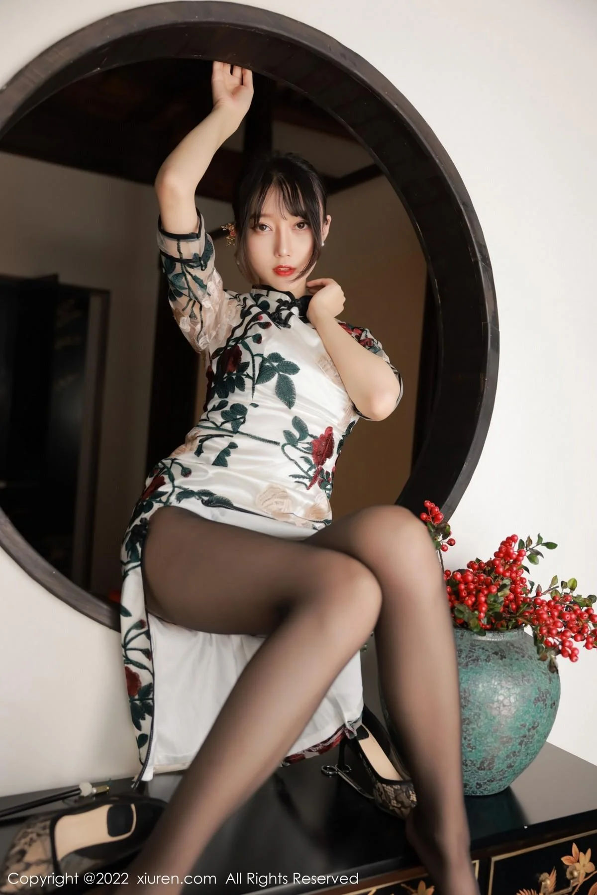 玥儿玥er澳门旅拍半脱露黑色轻透内衣配超薄黑丝绝美写真 第 43 张