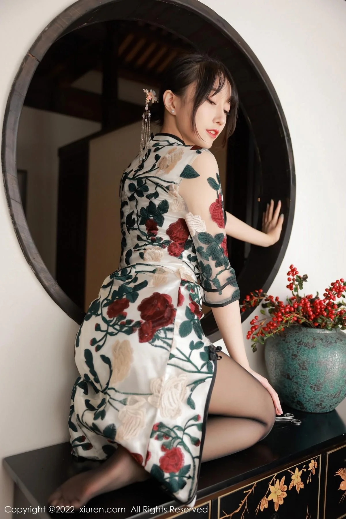 玥儿玥er澳门旅拍半脱露黑色轻透内衣配超薄黑丝绝美写真 第 49 张