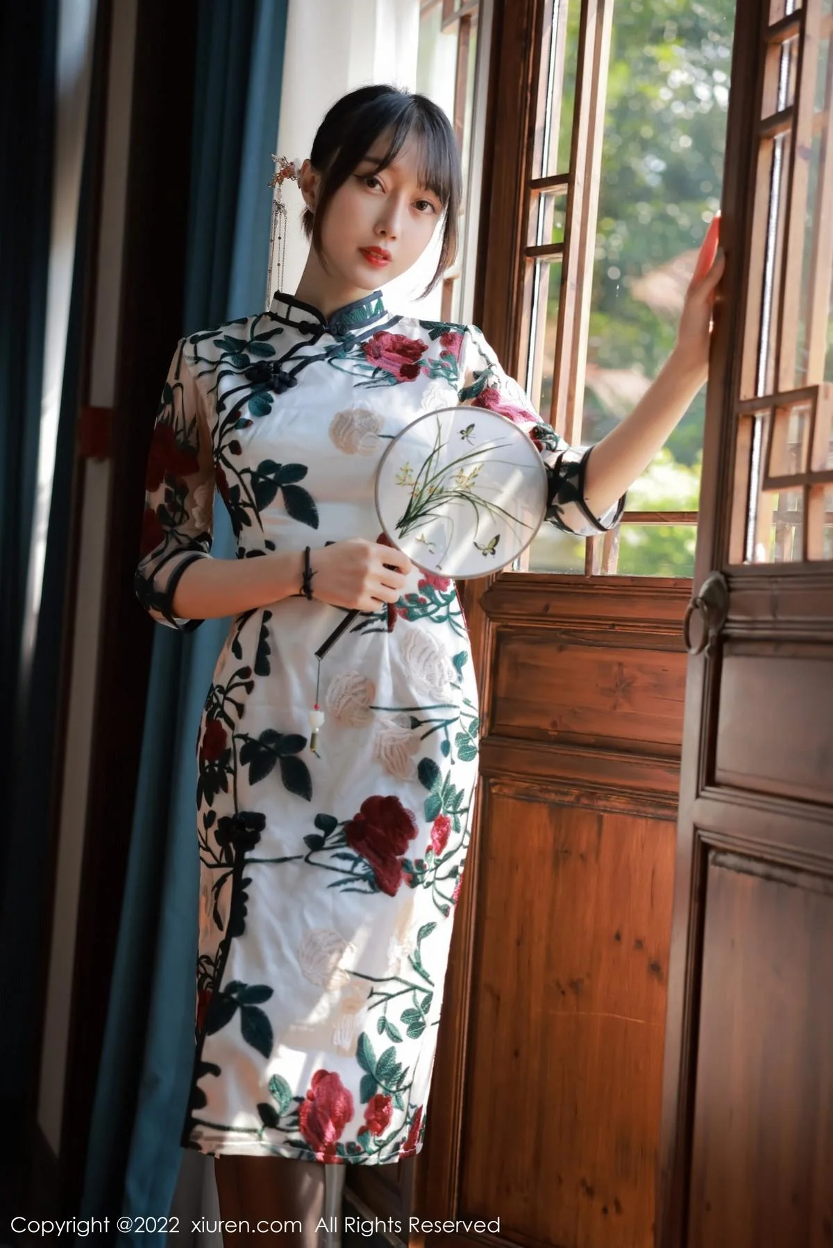 玥儿玥er澳门旅拍半脱露黑色轻透内衣配超薄黑丝绝美写真 第 5 张