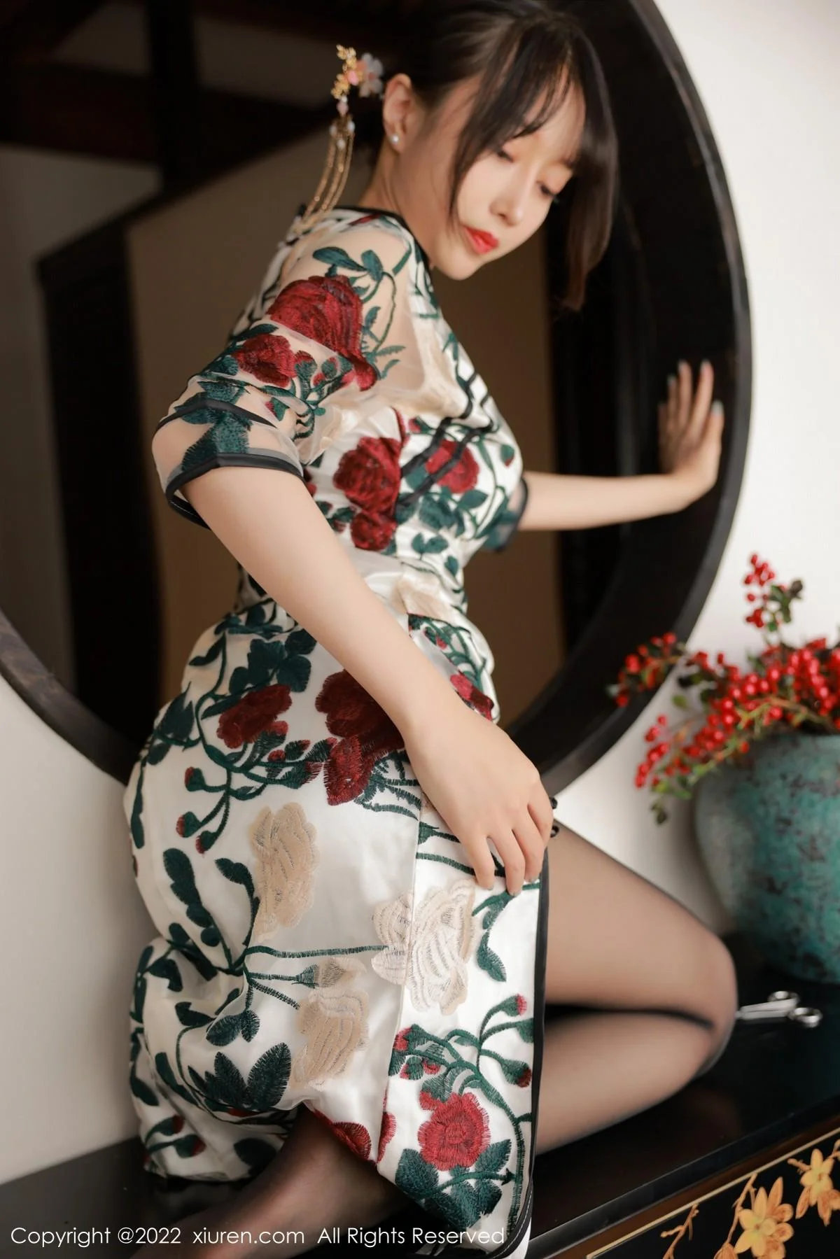 玥儿玥er澳门旅拍半脱露黑色轻透内衣配超薄黑丝绝美写真 第 50 张