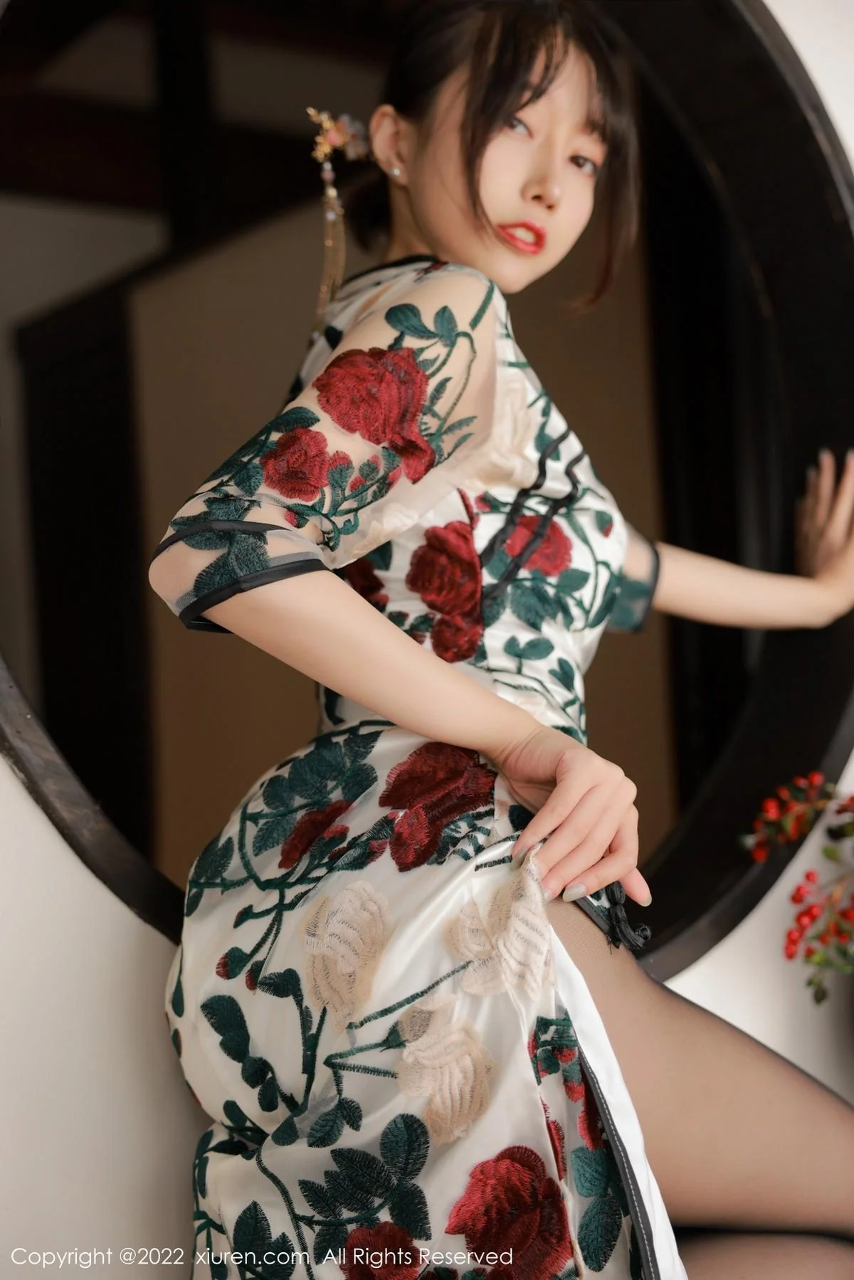玥儿玥er澳门旅拍半脱露黑色轻透内衣配超薄黑丝绝美写真 第 51 张