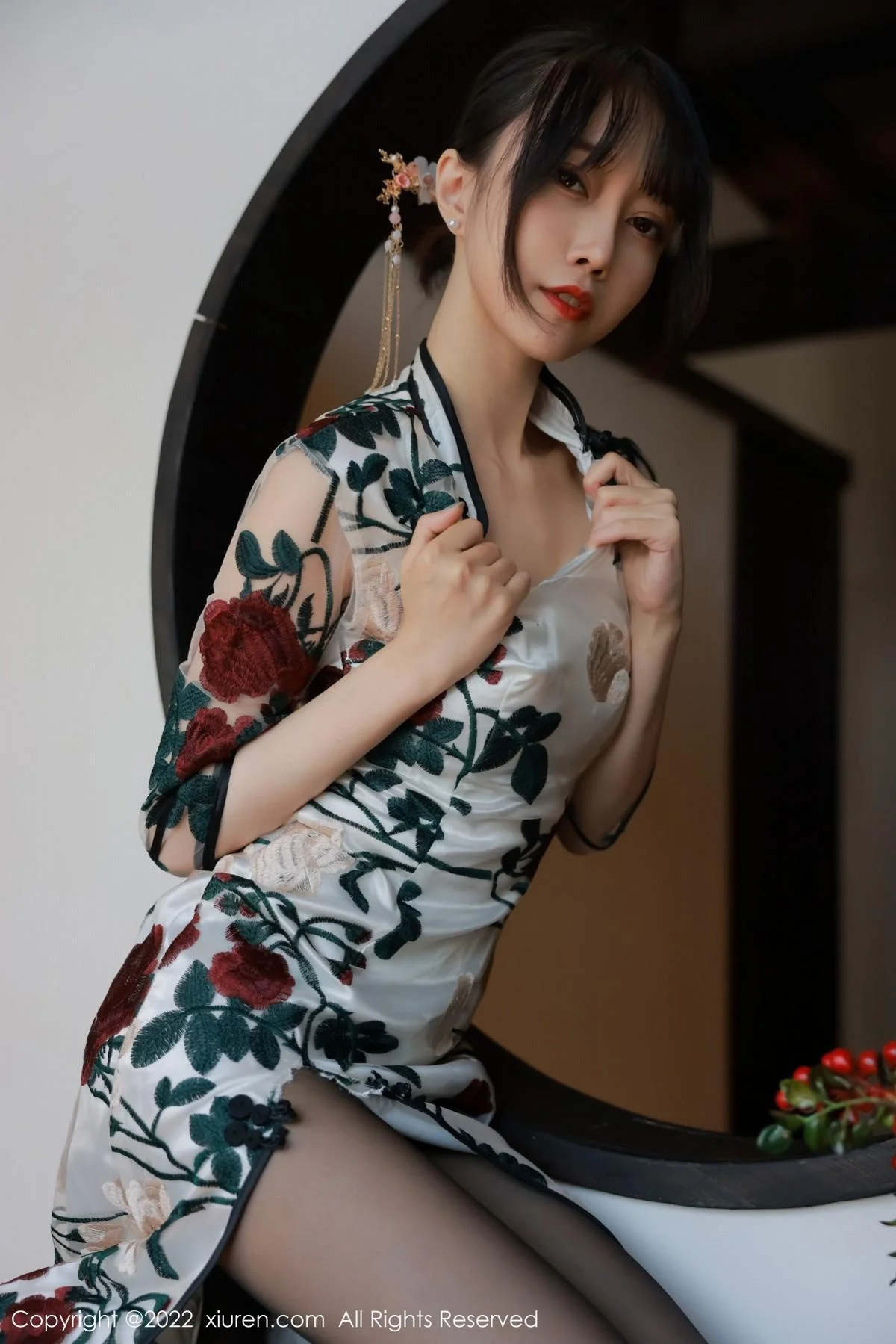 玥儿玥er澳门旅拍半脱露黑色轻透内衣配超薄黑丝绝美写真 第 54 张
