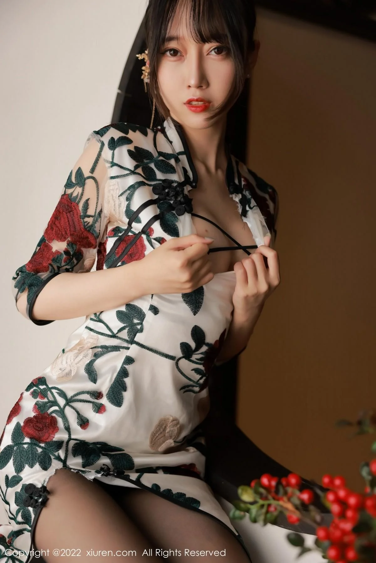 玥儿玥er澳门旅拍半脱露黑色轻透内衣配超薄黑丝绝美写真 第 55 张