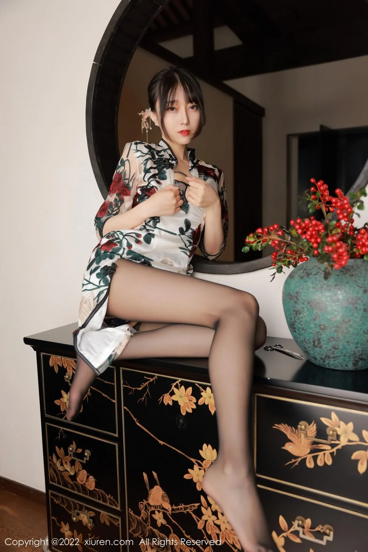 玥儿玥er澳门旅拍半脱露黑色轻透内衣配超薄黑丝绝美写真 第 58 张