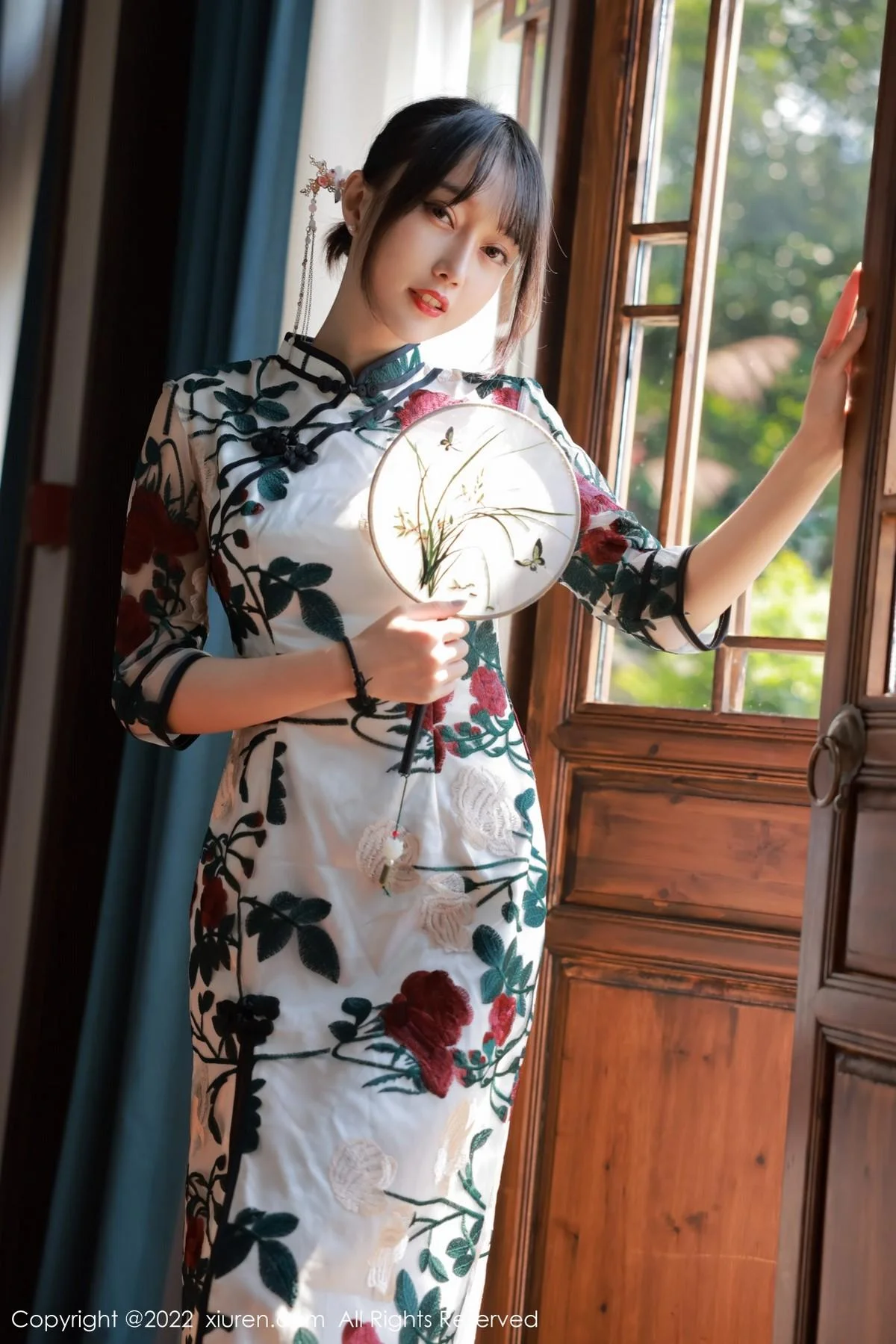 玥儿玥er澳门旅拍半脱露黑色轻透内衣配超薄黑丝绝美写真 第 6 张
