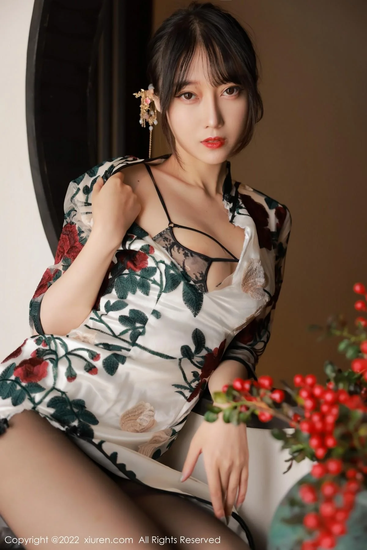 玥儿玥er澳门旅拍半脱露黑色轻透内衣配超薄黑丝绝美写真 第 60 张