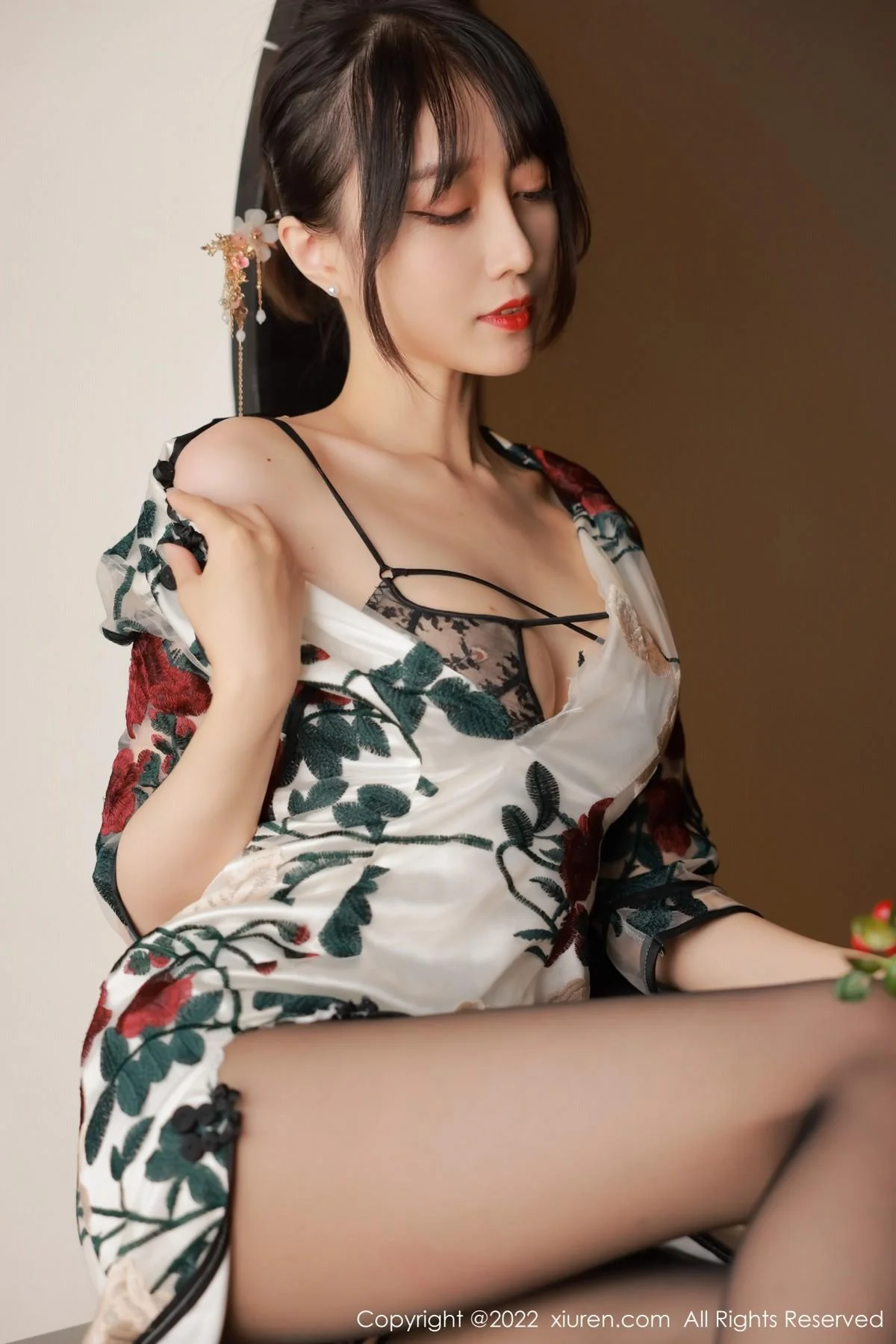 玥儿玥er澳门旅拍半脱露黑色轻透内衣配超薄黑丝绝美写真 第 61 张