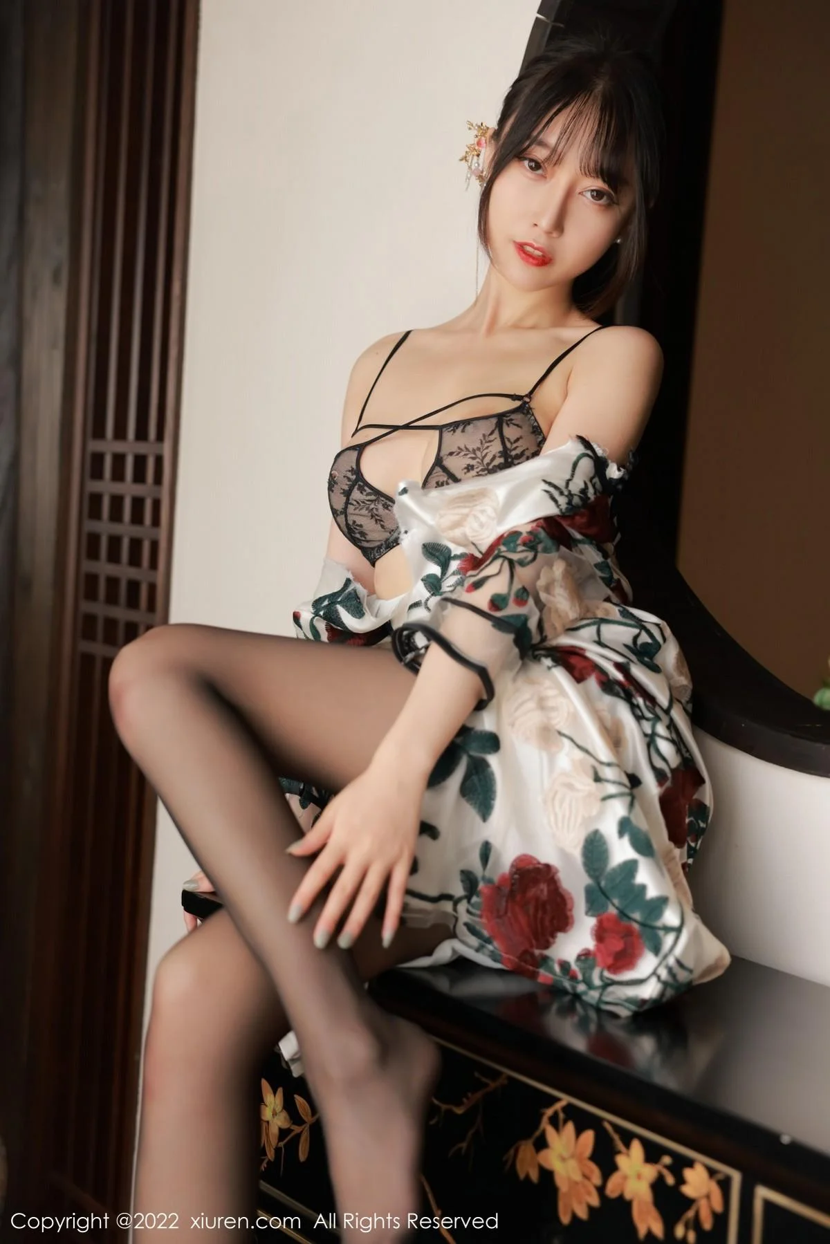 玥儿玥er澳门旅拍半脱露黑色轻透内衣配超薄黑丝绝美写真 第 65 张