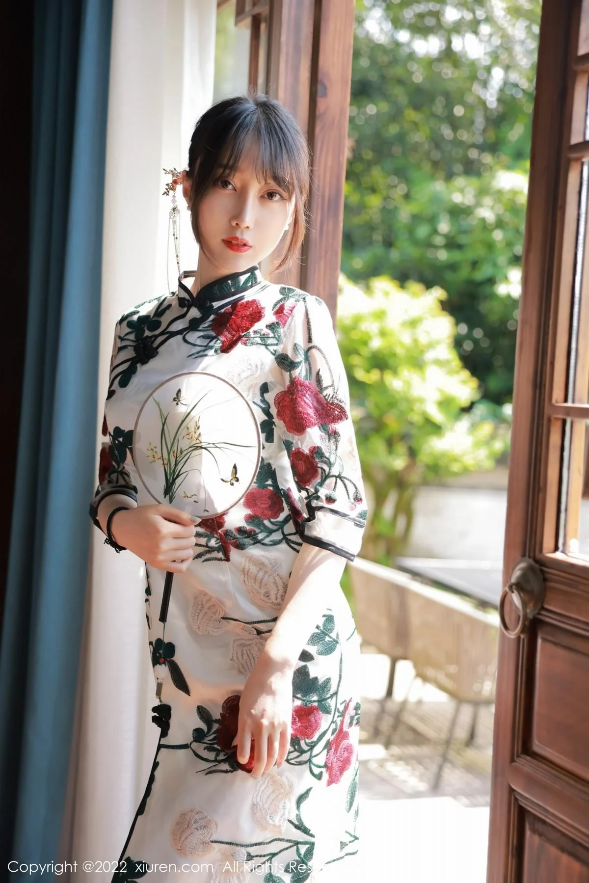 玥儿玥er澳门旅拍半脱露黑色轻透内衣配超薄黑丝绝美写真 第 7 张