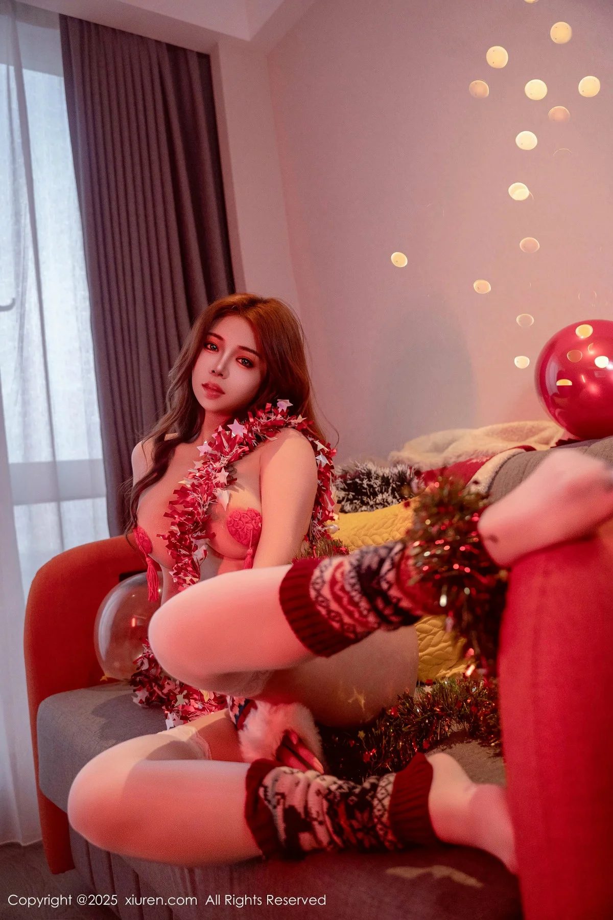 沐娜娜新年主题性感情趣内衣配白丝袜秀惹火身材绝美写真 第 128 张