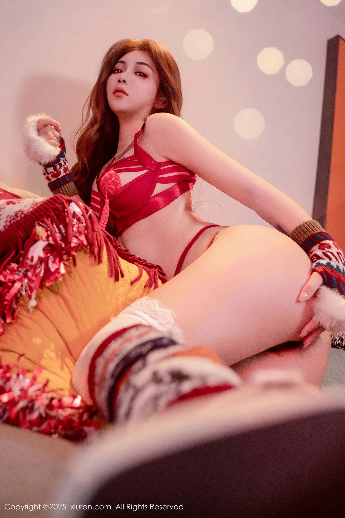 沐娜娜新年主题性感情趣内衣配白丝袜秀惹火身材绝美写真 第 46 张