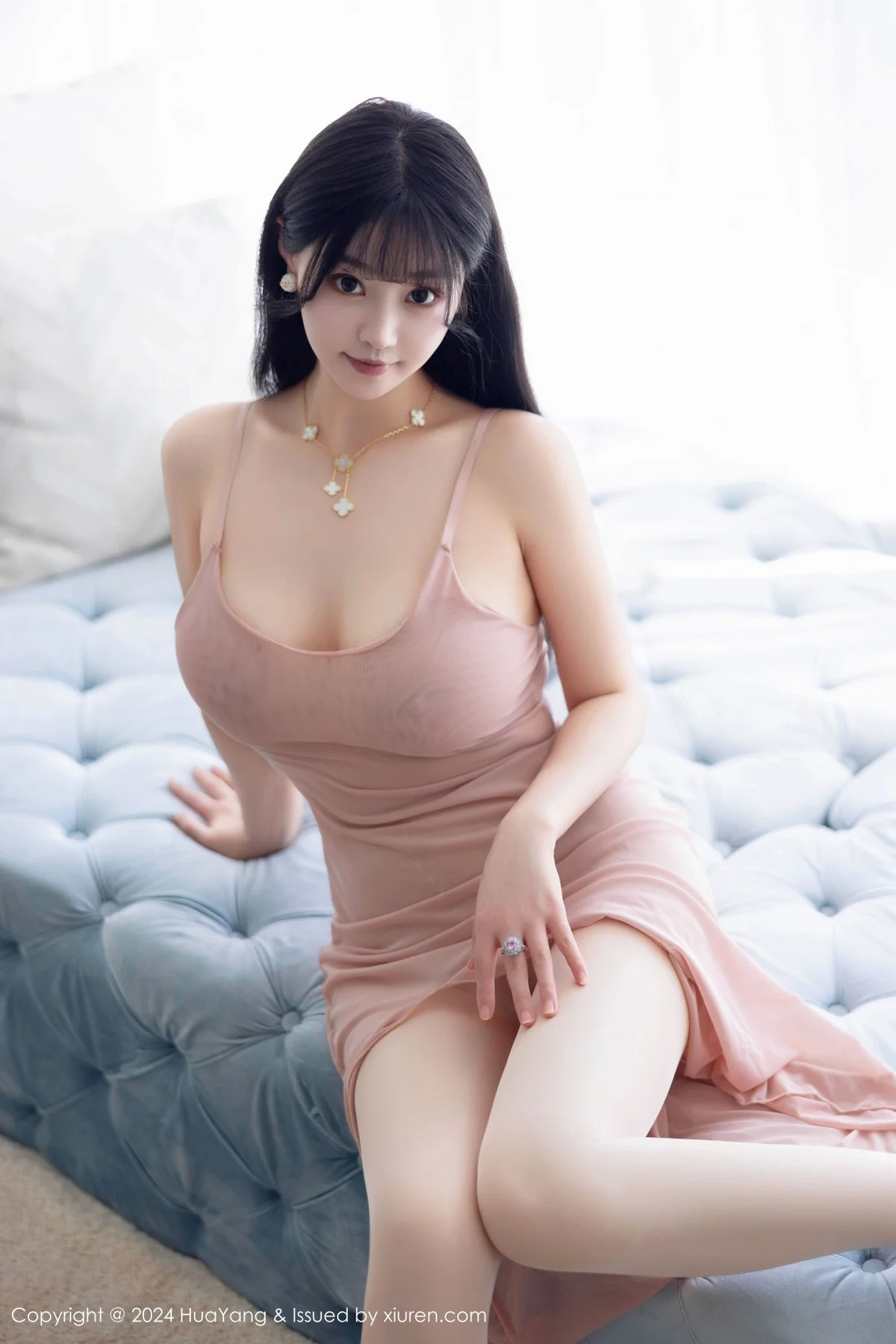 朱可儿Flora性感粉色吊带配超薄无内肉丝秀雪峰美臀绝美写真 第 9 张