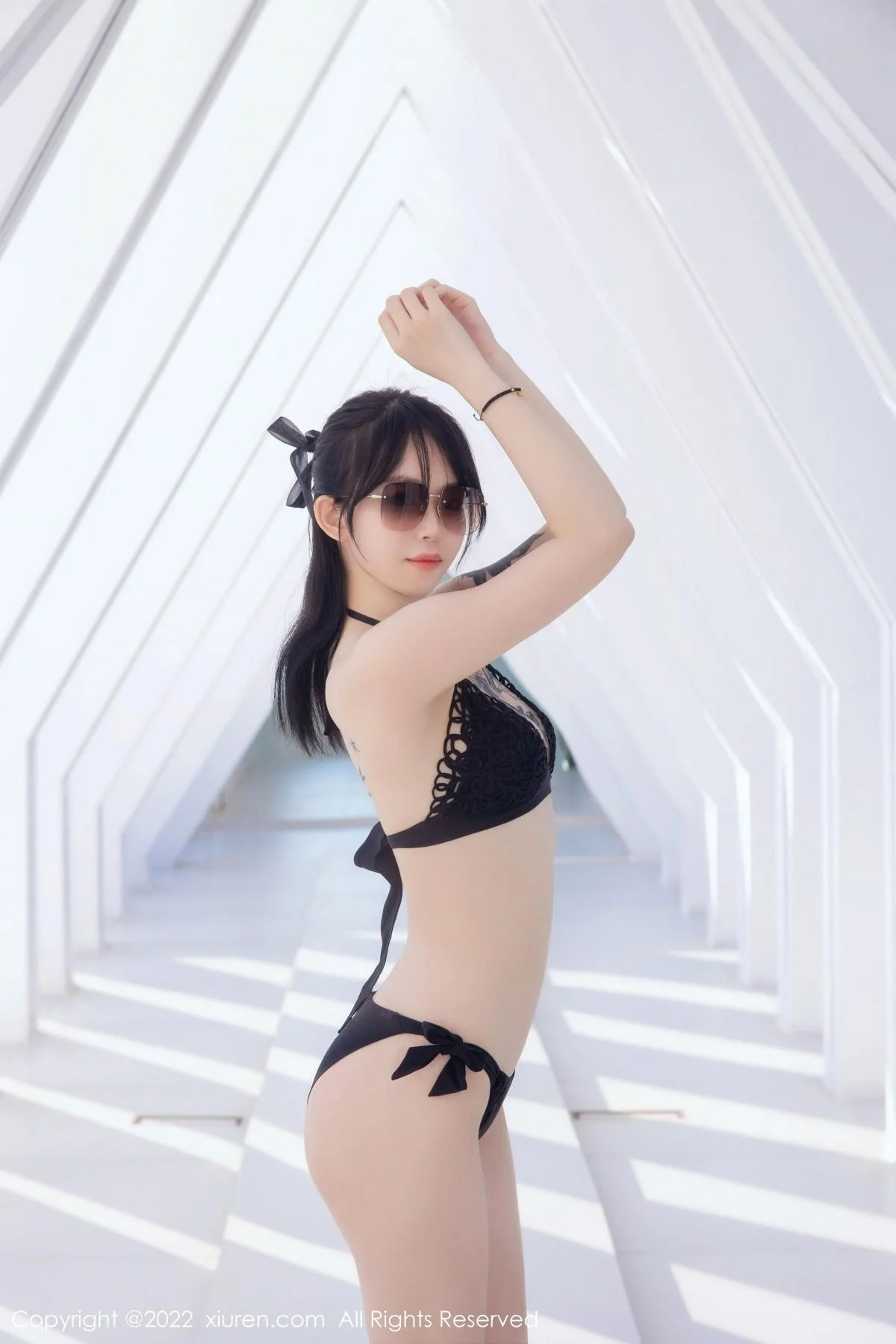奶瓶大理旅拍泳池性感黑色比基尼秀曼妙身姿迷人绝美写真 第 6 张