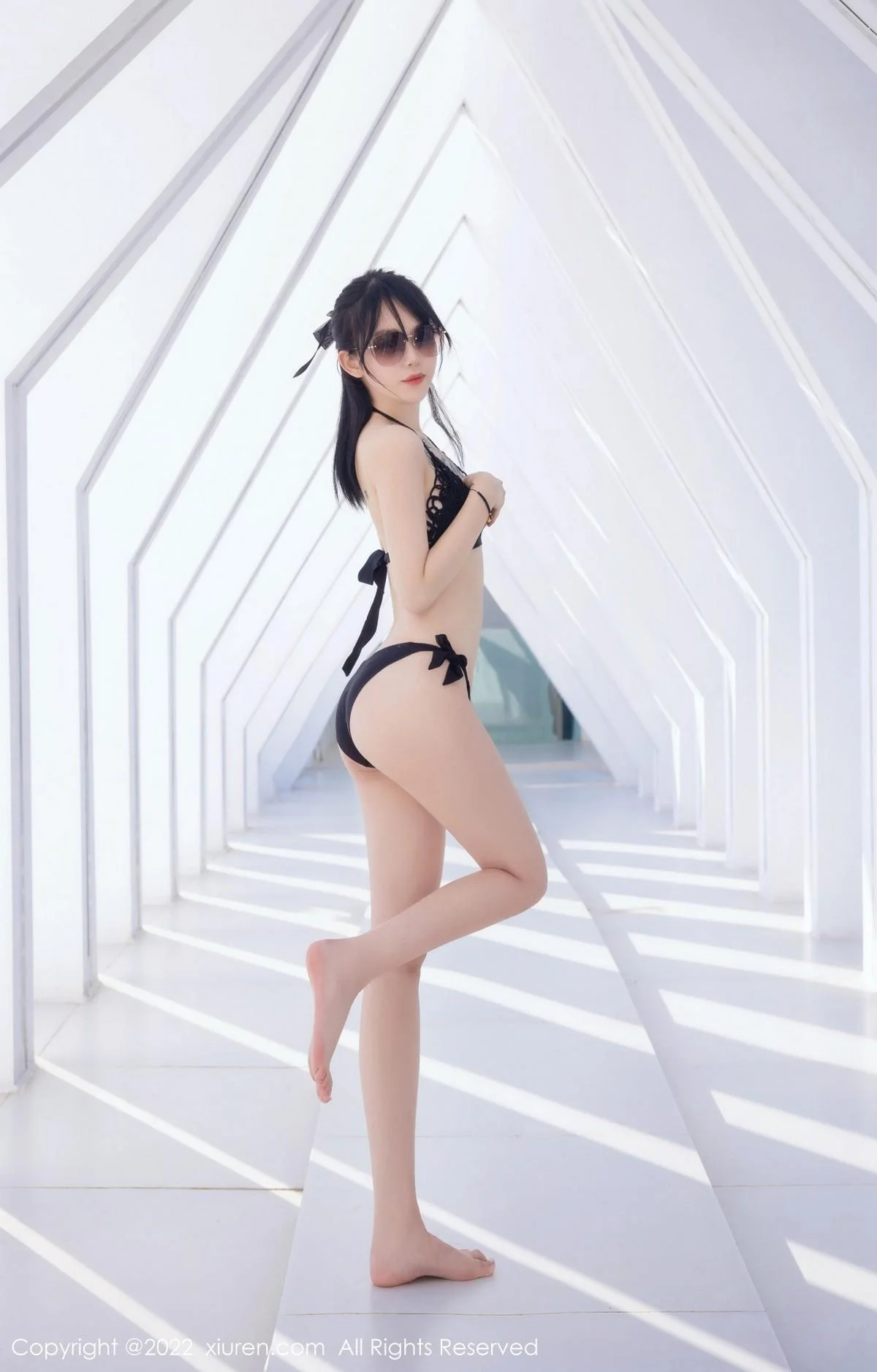 奶瓶大理旅拍泳池性感黑色比基尼秀曼妙身姿迷人绝美写真 第 9 张