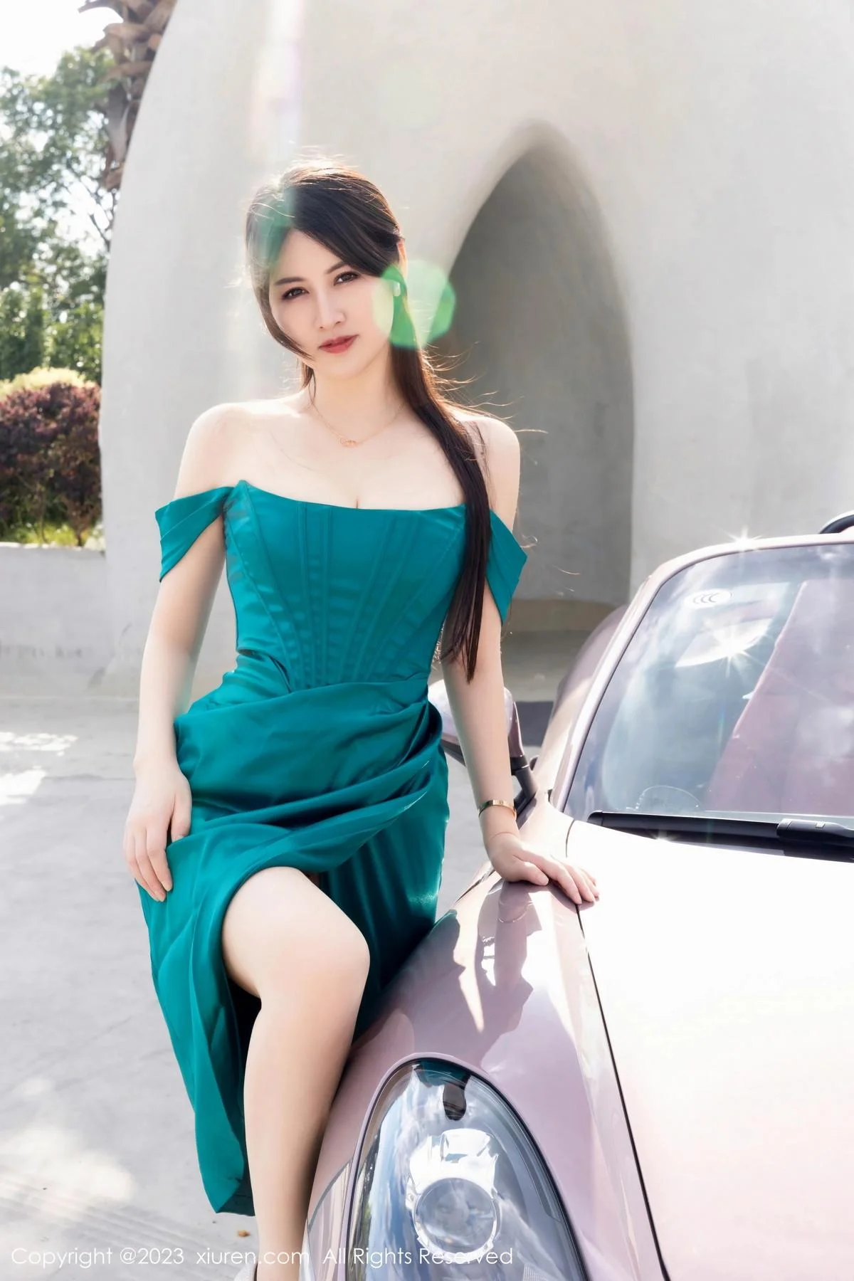 诗诗kiki性感露肩裙露黑色蕾丝内衣配超薄黑丝撩人绝美写真 第 2 张