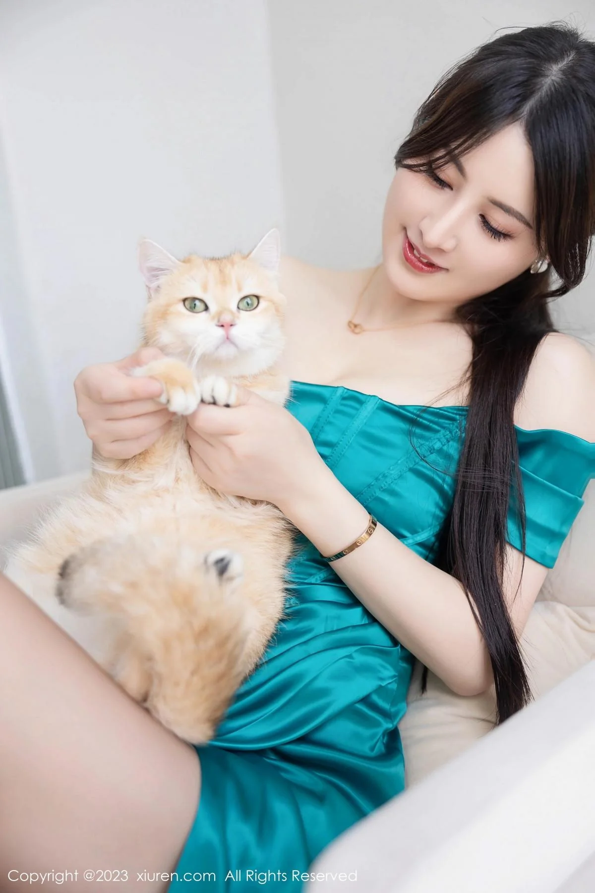 诗诗kiki性感露肩裙露黑色蕾丝内衣配超薄黑丝撩人绝美写真 第 37 张