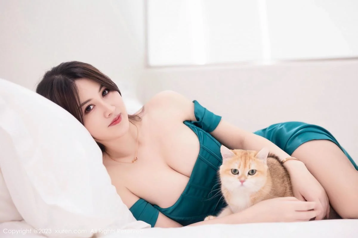 诗诗kiki性感露肩裙露黑色蕾丝内衣配超薄黑丝撩人绝美写真 第 39 张