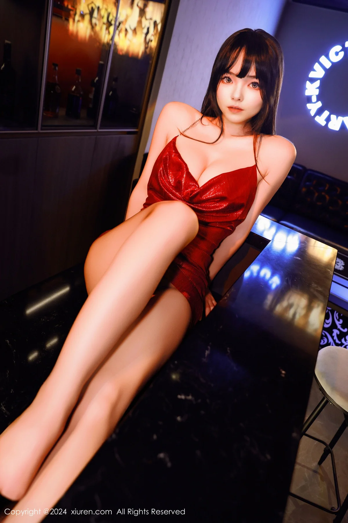 叫我小猫酒吧场景性感红色连衣短裙秀凹凸身材撩人绝美写真 第 32 张