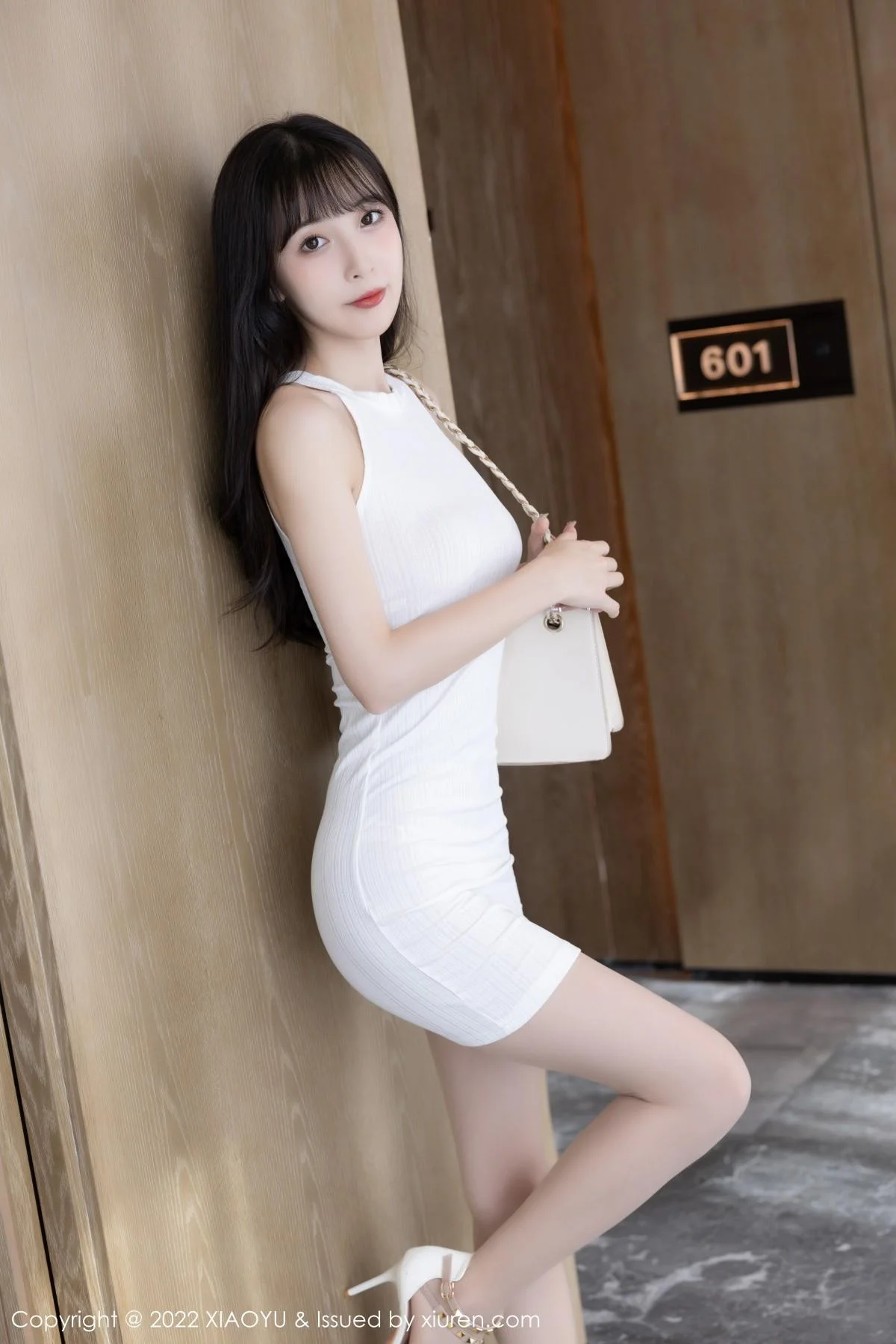 林星阑白色连衣裙配超薄肉丝露性感白色内衣迷人绝美写真 第 14 张