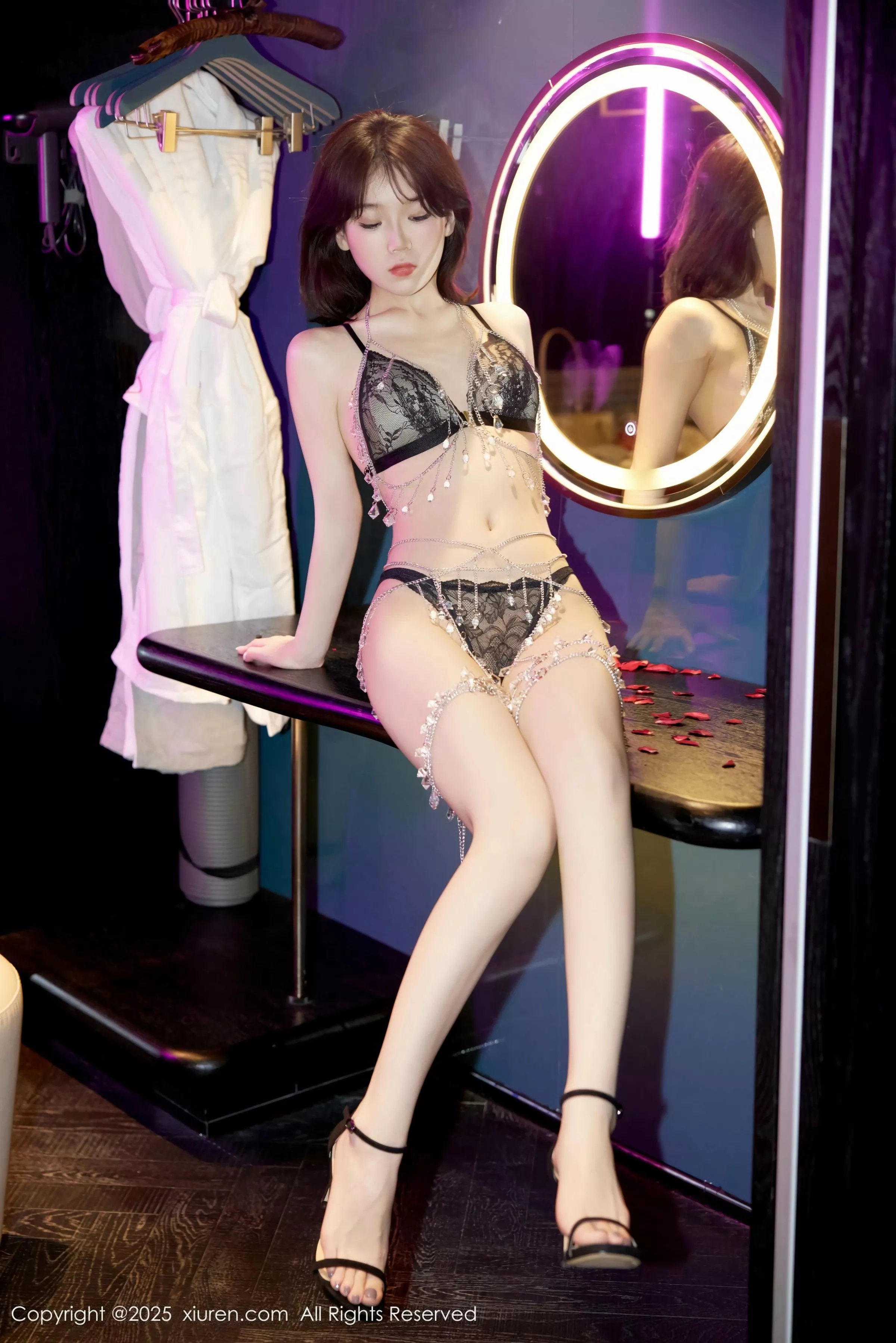 汁汁私房性感黑色情趣内衣配宝石装饰秀完美身材绝美写真 第 31 张
