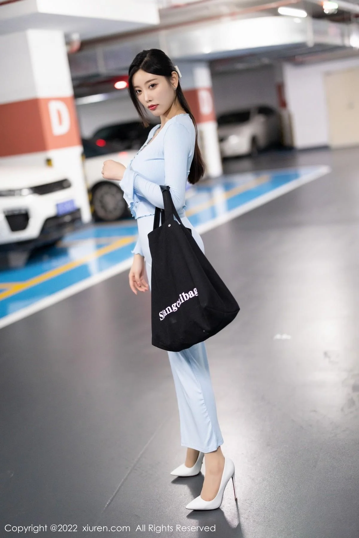 杨晨晨Yome都市丽人系列淡蓝长裙配蕾丝袜完美绝美写真 第 13 张