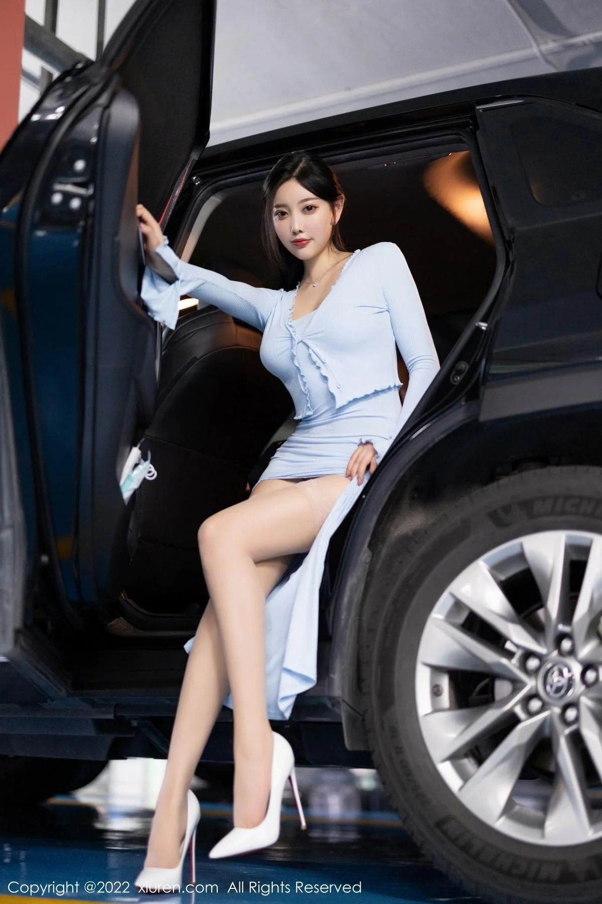 杨晨晨Yome都市丽人系列淡蓝长裙配蕾丝袜完美绝美写真 第 7 张