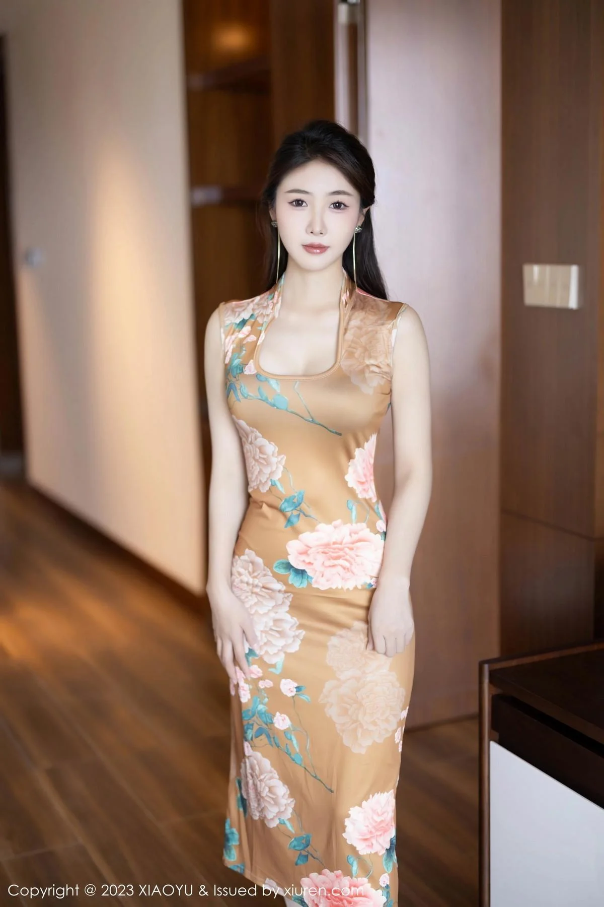 苏苏阿私房性感暖色旗袍+粉色连体内衣秀曼妙身姿绝美写真 第 1 张