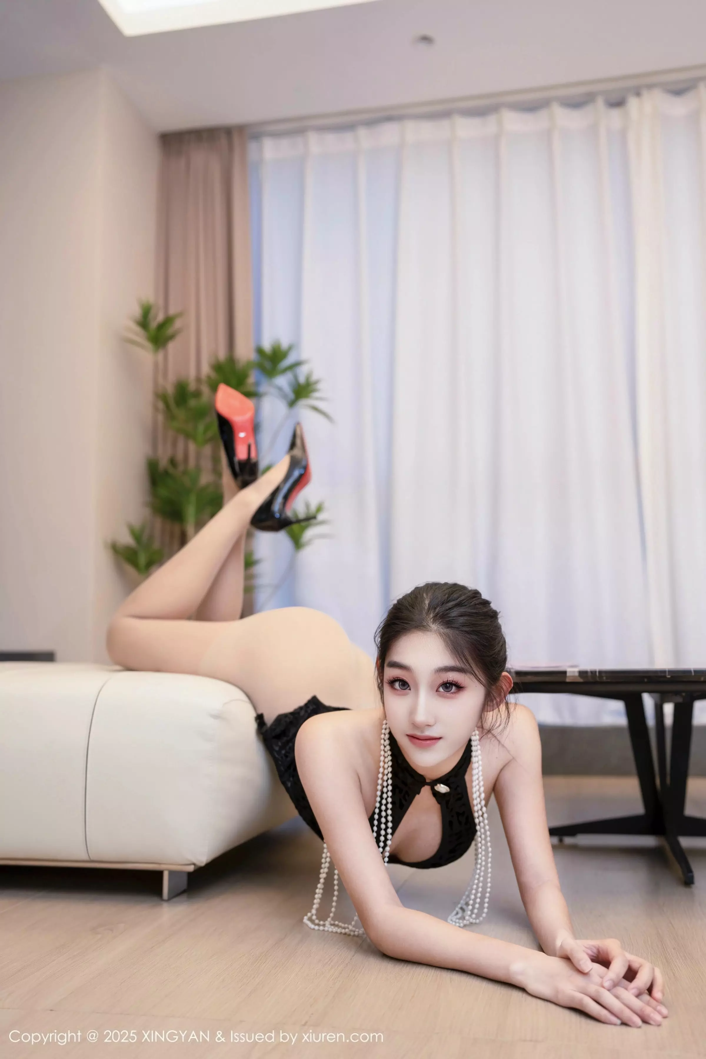 星冉性感黑色连衣短裙配超薄肉丝秀曼妙身姿绝美写真 第 114 张