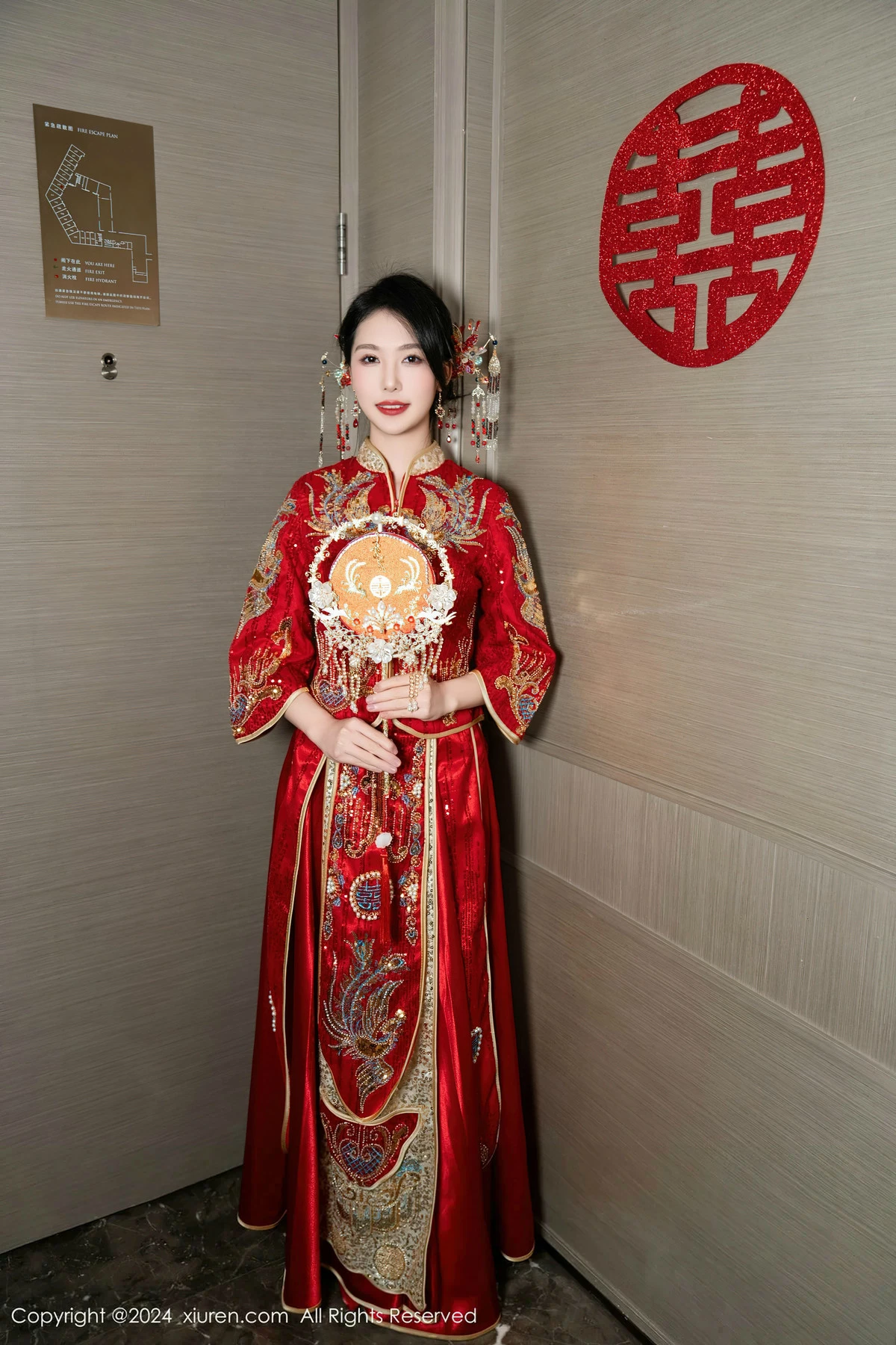 利世性感红色新娘妆露红色内衣配超薄闪亮肉丝完美绝美写真 第 10 张