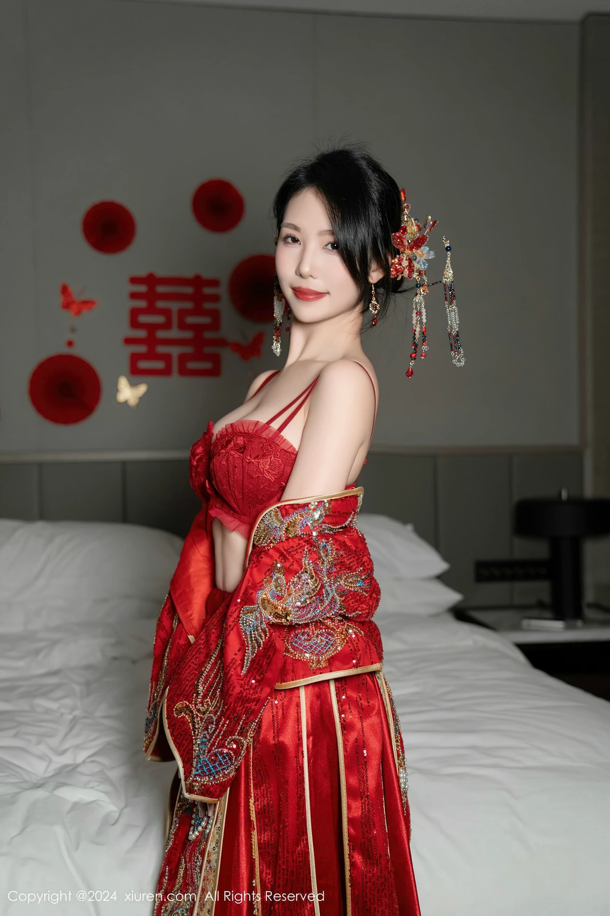 利世性感红色新娘妆露红色内衣配超薄闪亮肉丝完美绝美写真 第 3 张