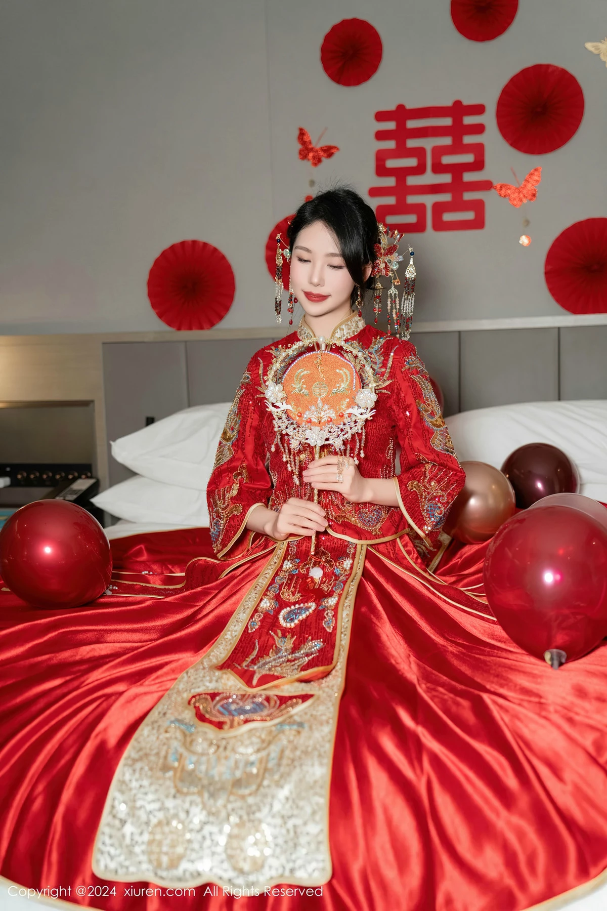 利世性感红色新娘妆露红色内衣配超薄闪亮肉丝完美绝美写真 第 35 张