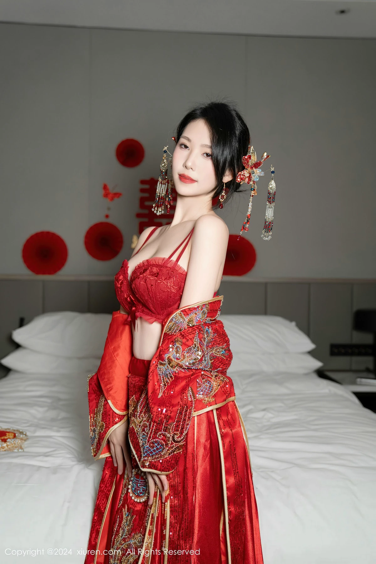 利世性感红色新娘妆露红色内衣配超薄闪亮肉丝完美绝美写真 第 56 张