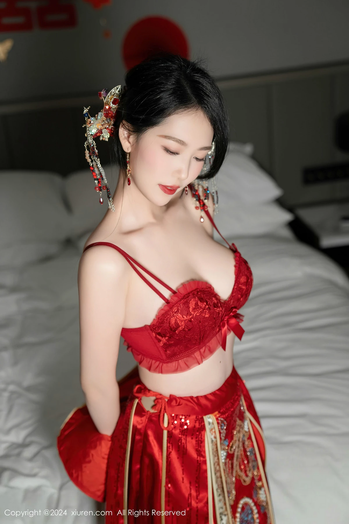 利世性感红色新娘妆露红色内衣配超薄闪亮肉丝完美绝美写真 第 61 张