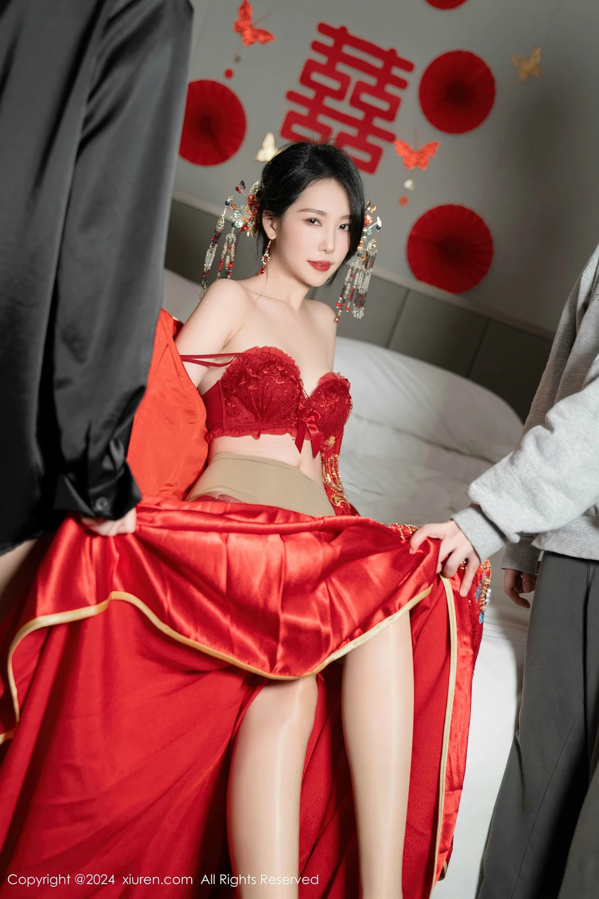 利世性感红色新娘妆露红色内衣配超薄闪亮肉丝完美绝美写真 第 92 张