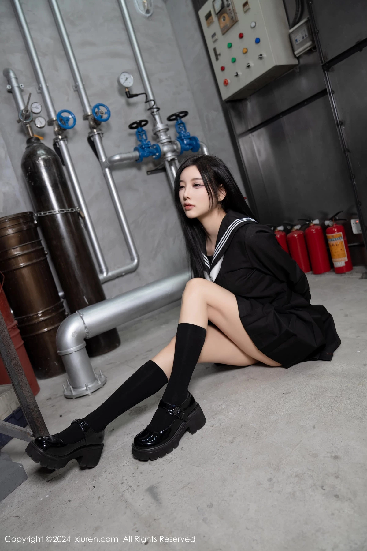 杨晨晨Yome性感黑色制服露黄色内衣秀丰腴身材完美绝美写真 第 14 张