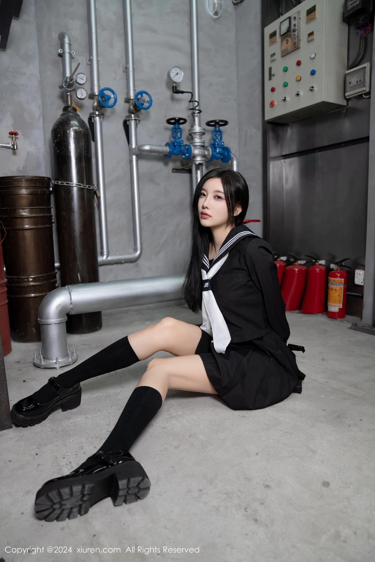 杨晨晨Yome性感黑色制服露黄色内衣秀丰腴身材完美绝美写真 第 16 张