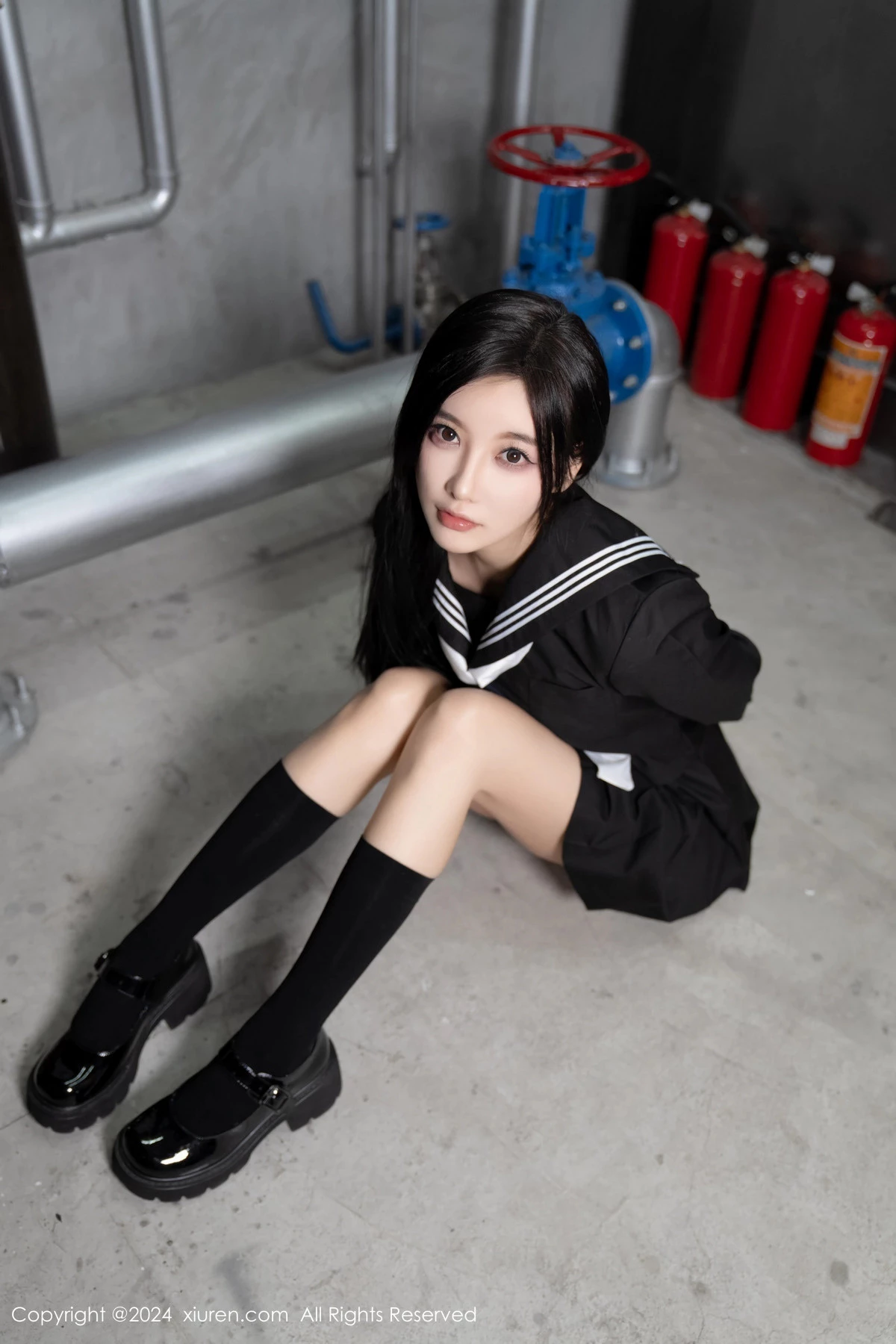 杨晨晨Yome性感黑色制服露黄色内衣秀丰腴身材完美绝美写真 第 17 张