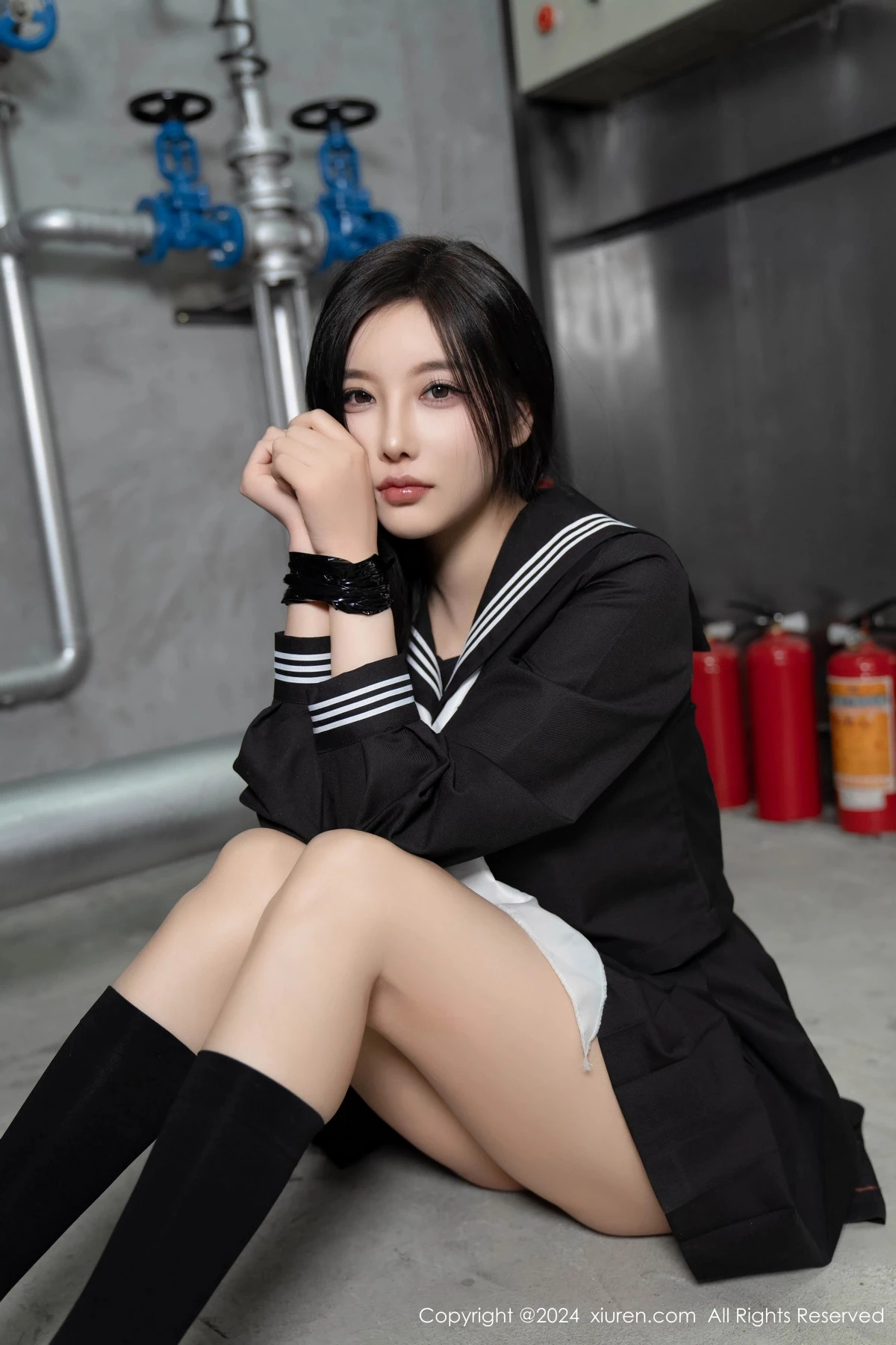 杨晨晨Yome性感黑色制服露黄色内衣秀丰腴身材完美绝美写真 第 20 张
