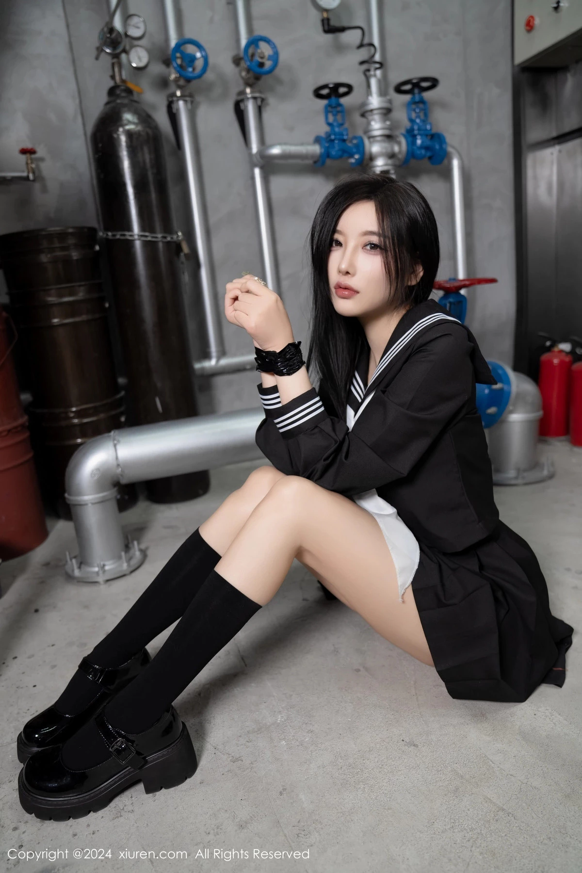 杨晨晨Yome性感黑色制服露黄色内衣秀丰腴身材完美绝美写真 第 22 张
