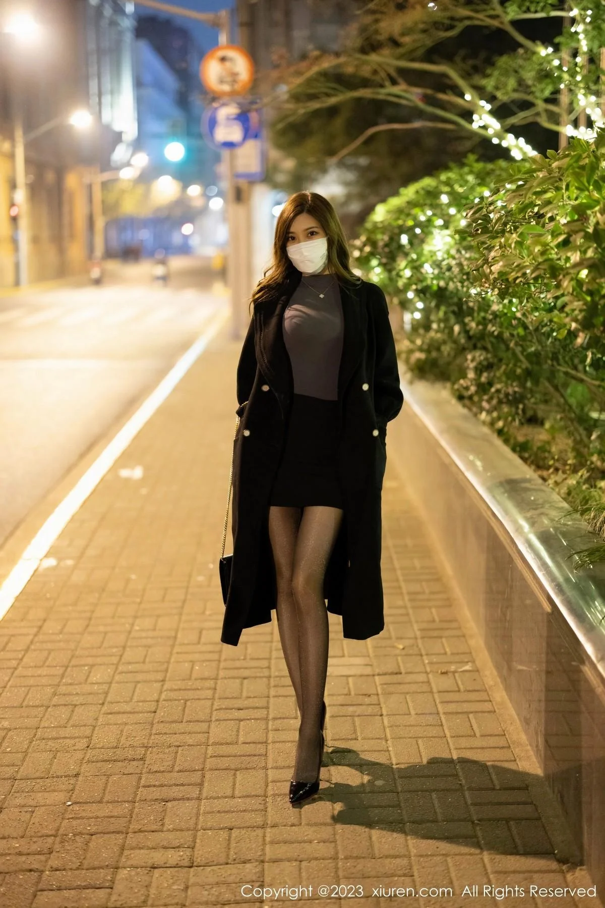 绮里嘉ula深灰色收身上衣配黑短裙露性感灰色内衣绝美写真 第 3 张