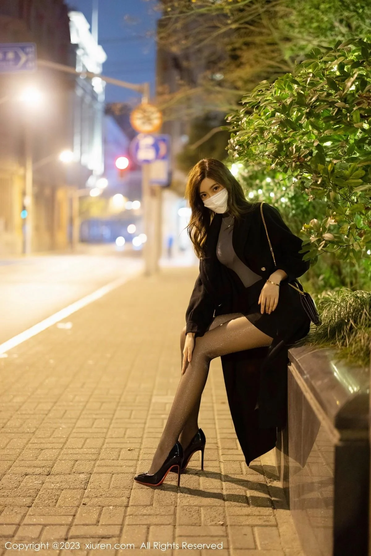 绮里嘉ula深灰色收身上衣配黑短裙露性感灰色内衣绝美写真 第 7 张